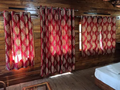 Paradise Holiday Cottage Hotel dekat Kudle Beach