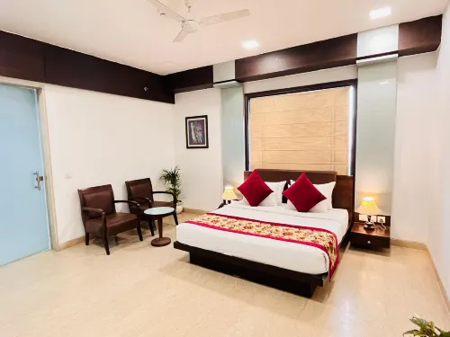 Qotel Signature Lavish Inn Rajouri Garden