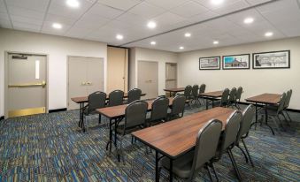 La Quinta Inn & Suites by Wyndham Latham Albany Airport