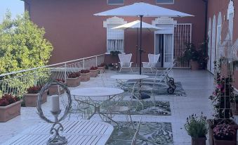 Villa House and Garden B&B