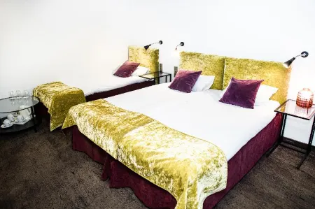 Hof Hotel Отели рядом с достопримечательностью «Костел Воскресения Христа»