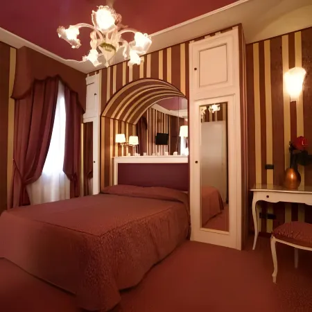 Hotel Alcyone Отели рядом с достопримечательностью «Дворец Ка-д'Оро»