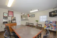 Econo Lodge Hotels in Sharon