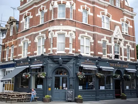 The Kings Arms Отели рядом с достопримечательностью «Университет Западного Лондона»