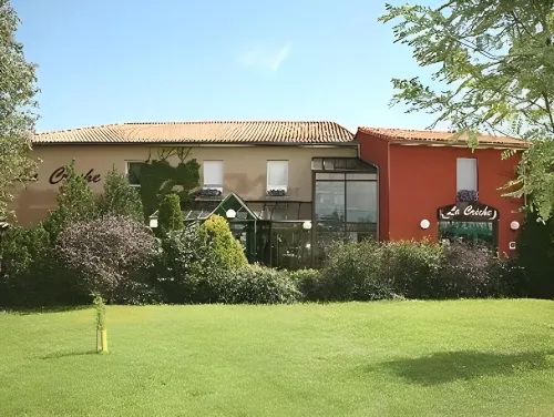 Hôtel Restaurant la Crèche et sa Piscine intérieure - Logis Hôtels Hotel di La Chomette