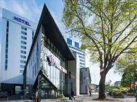 Park Regis Birmingham - Kitchens