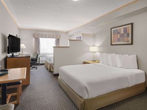 Travelodge by Wyndham Fort McMurray