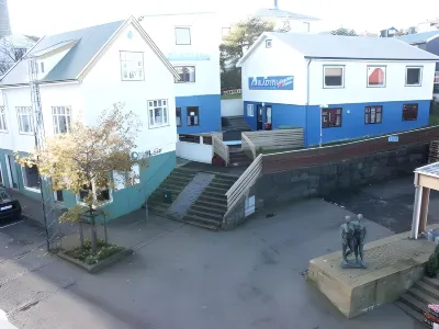 62N Guesthouse - City Center Hoteles cerca de Playground Grasagarður