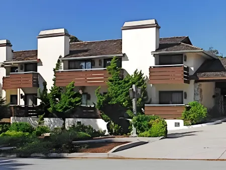 The Monarch Resort Отели рядом с достопримечательностью «Асиломар Бич Вью»