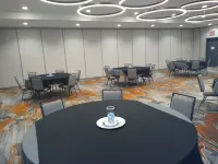 Holiday Inn KANSAS CITY - NORTHEAST by IHG - breakfast
