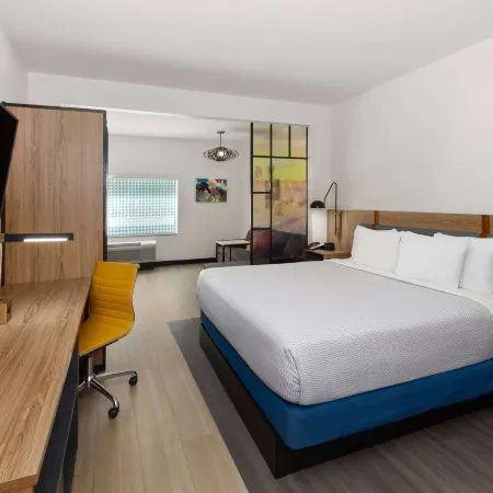 La Quinta Inn & Suites by Wyndham El Paso East Loop-375