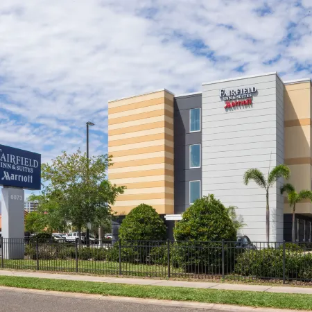 Fairfield Inn & Suites Orlando Kissimmee/Celebration Отели рядом с достопримечательностью «Парк аттракционов Олд-Таун»
