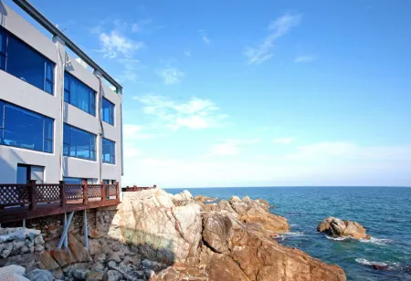 Yeongdeok Cheongsonghoe Snow Crab Pension