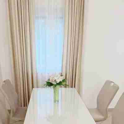 Villa Queen Rooms