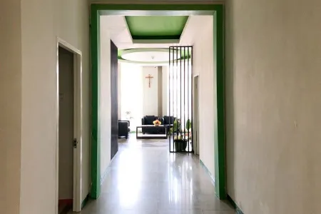 RedDoorz near Pantai Pede Отели рядом с достопримечательностью «Pede Beach»