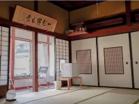 Guesthouse Rokudenasi JR和倉溫泉站附近的飯店
