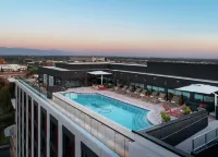 Graduate by Hilton Tucson - Rooftop Pools