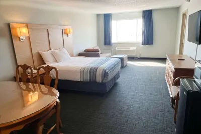 Days Inn & Suites by Wyndham Williamsburg IA North