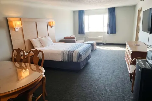 Days Inn & Suites by Wyndham Williamsburg IA North - Wifi