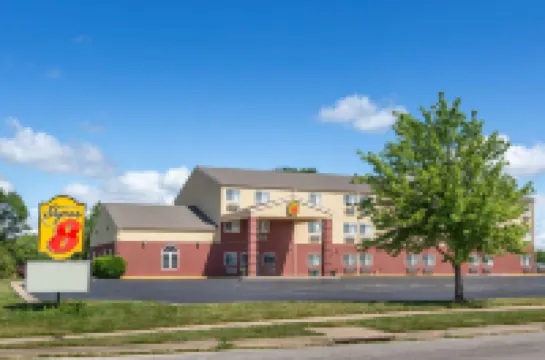 Super 8 by Wyndham Ottawa Hotels in Ottawa