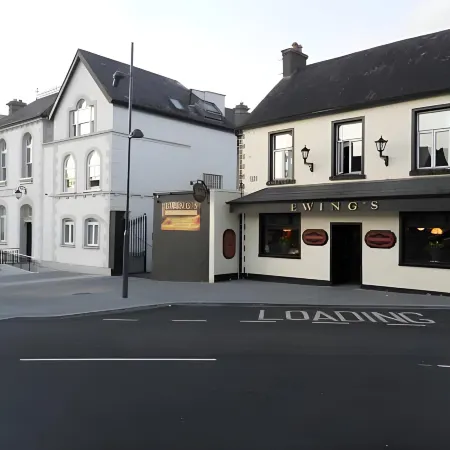 Ewings Bar & Self-Catering Accommodation