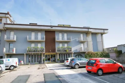 Spa Hotel Parigi 2 Hotel in zona Bobadilla Feeling Club