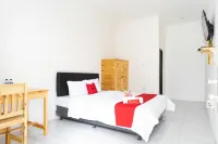 RedDoorz Syariah Near Jatisampurna Hospital Hotel a Jatiasih