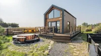 Domek Freedom Sun & Snow with Sauna and Jacuzzi Hotels in Gmina Wolin