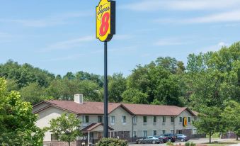 Super 8 by Wyndham Delmont