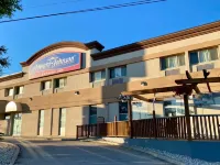 Howard Johnson by Wyndham Winnipeg West Hotels near Assiniboine Park Zoo
