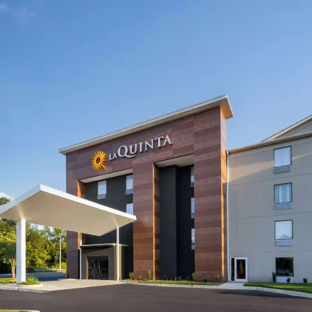 La Quinta Inn & Suites by Wyndham Memphis I-240