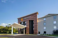 La Quinta Inn & Suites by Wyndham Memphis I-240 - piscina