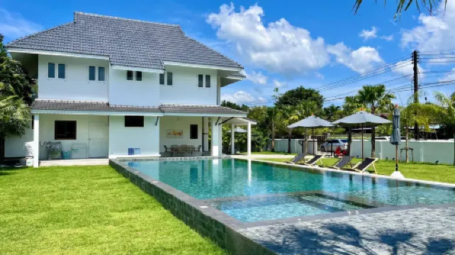 Khaolak Pool Villa with 3 Bedrooms