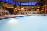 Holiday Inn BLMGTN ARPT SOUTH - MALL AREA by IHG - Pools