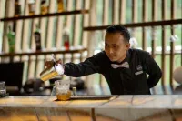 Aruna Senggigi Resort & Convention - bar