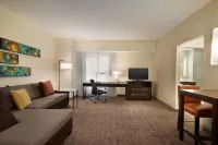 Residence Inn Winston-Salem Hanes Mall Salem God's Acre Cemetery附近的飯店