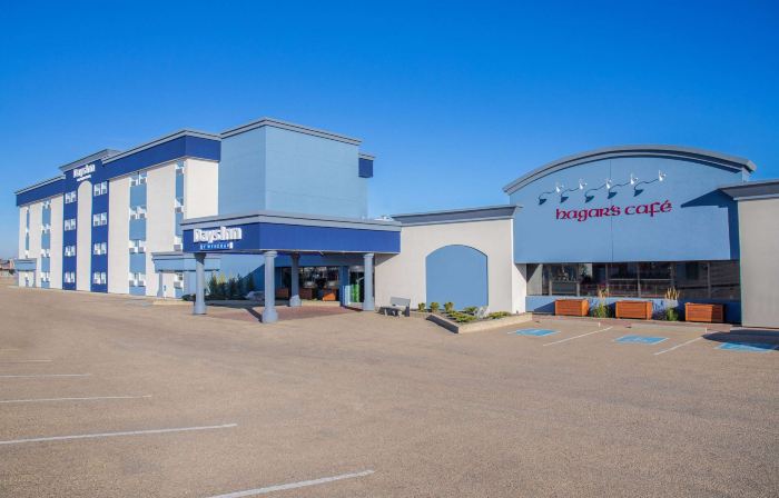 Days Inn & Conference Centre by Wyndham Camrose Norsemen