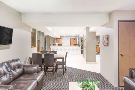 Super 8 by Wyndham Redding Отели в г. Андерсон