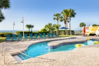 Hampton Inn & Suites Myrtle Beach-Oceanfront - Pools