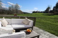 Cozy Ski House in Stowe, 5 min to village, perfect for family/friends getaway