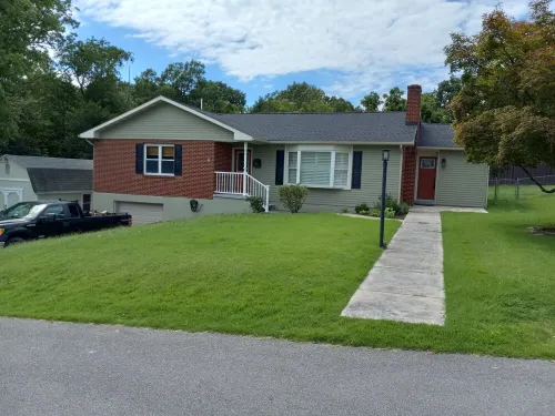 A Stylish 2+ Bedroom Rancher