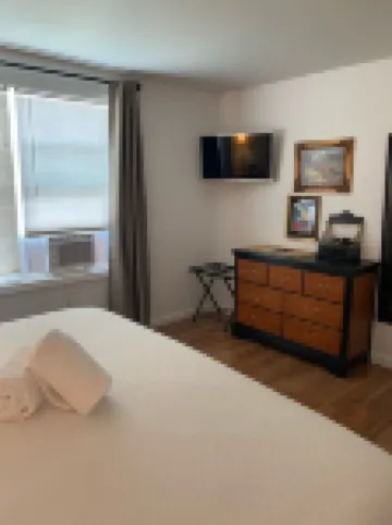 Mama Bear Cottage (Downtown Cody)