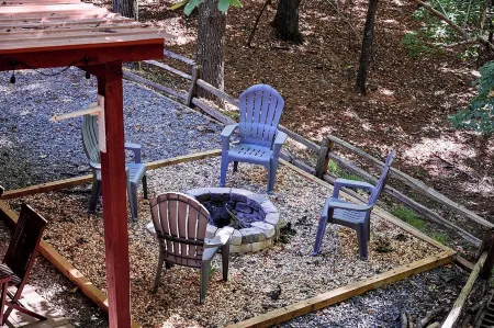 Spacious Cabin with King Bed, Fire Pit & Hot Tub!