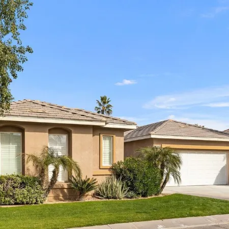 Tranquil Hideaway by GPM - Private Pool +Golf Views +Tennis +Walk to Festivals