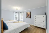 Luxe Cottage - South ChesterfieldStylishly renovated, w/ large master suite