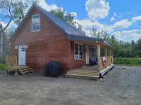 Luxury Custom Built Cabin in Jackman with Direct Trail Access for Powersports Hotels in Jackman