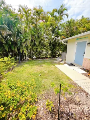 Prime Location in Naples - Walking Distance to 5th Ave & Pet Friendly!
