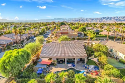 Spacious Luxury Desert Oasis