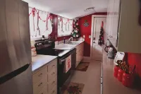 One of a kind Christmas year round in downtown Dillsboro Hotels in Sylva