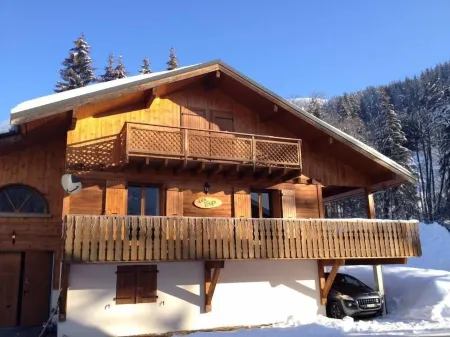 Superb Detached 4 Bedroom Family Chalet. Perfect for Winter and Summer.